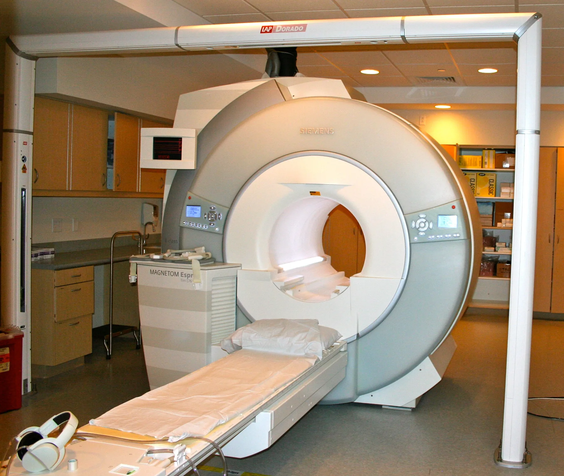 每年回去做一次 MRI，提醒自己生命的样子